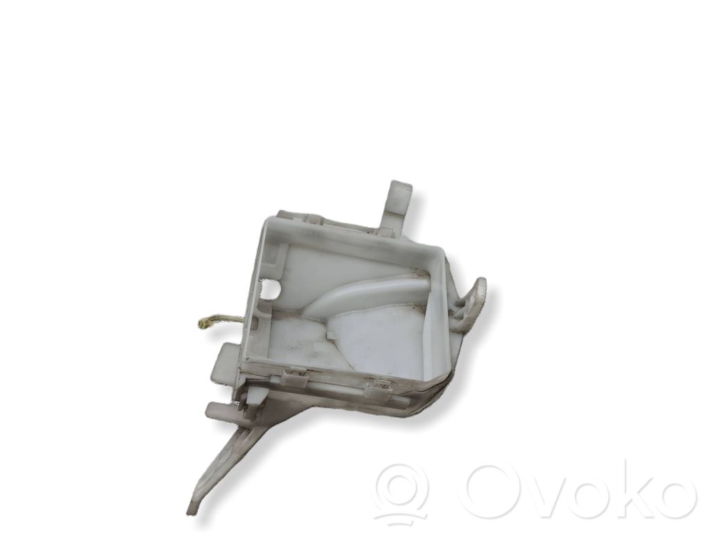 Nissan Note (E11) Fuse box cover 
