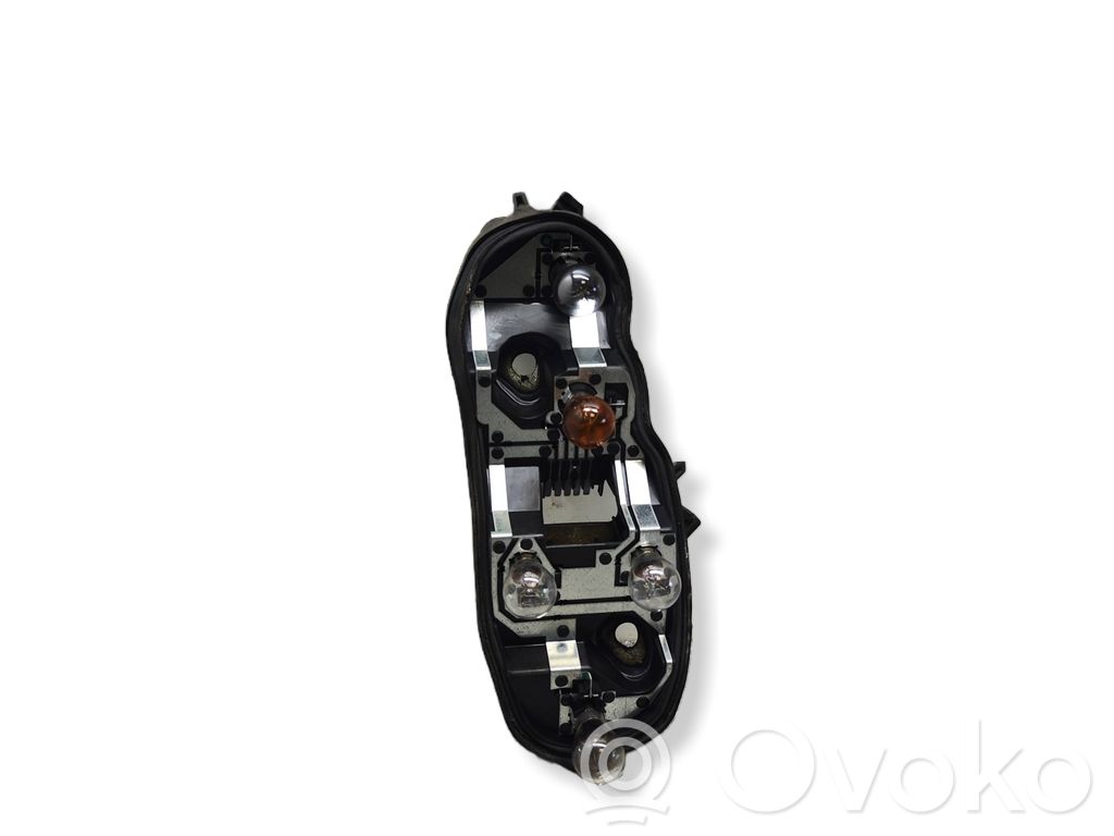 Opel Corsa D Cubierta del soporte de la lámpara de la luz trasera 