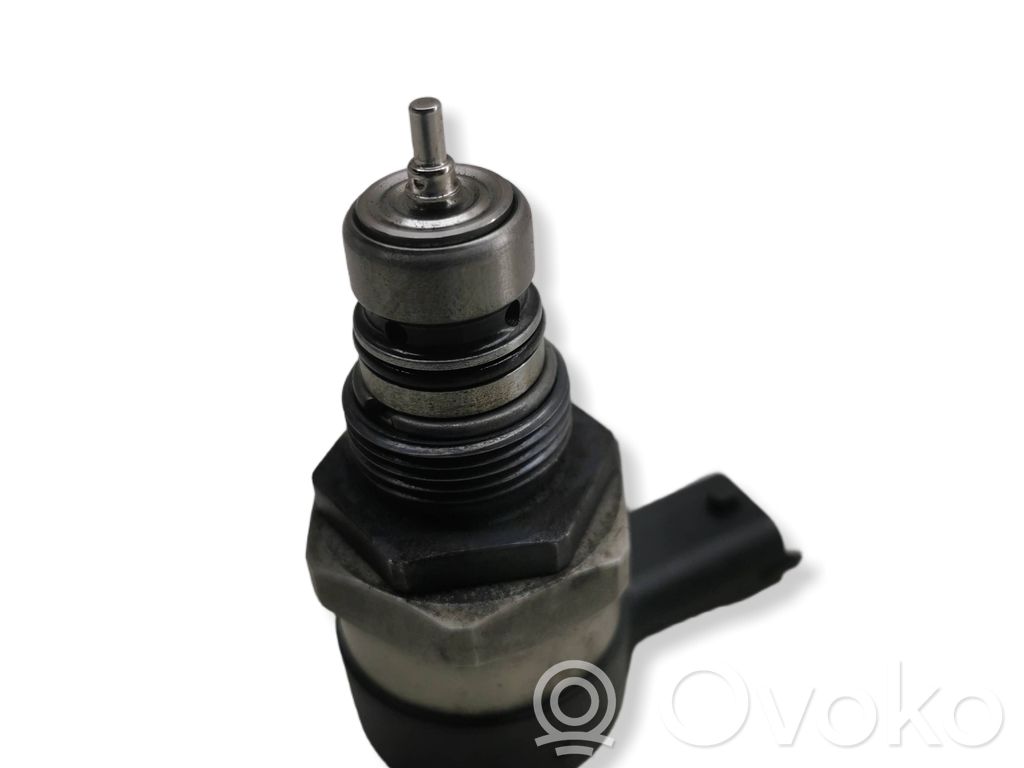 Régulateur de pression de carburant   30777576