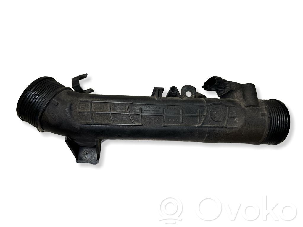 Volvo V70 Manguera/tubo del intercooler 