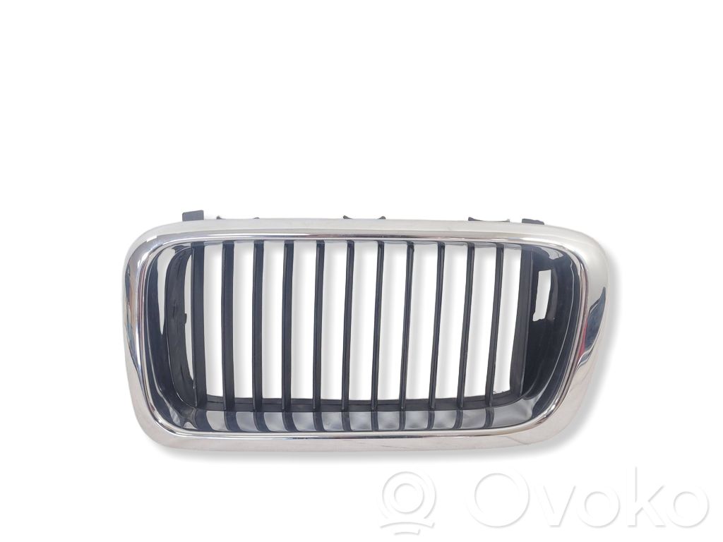 Grille de calandre avant