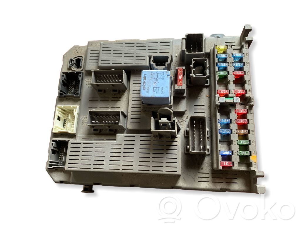 Citroen C4 I Fuse module 
