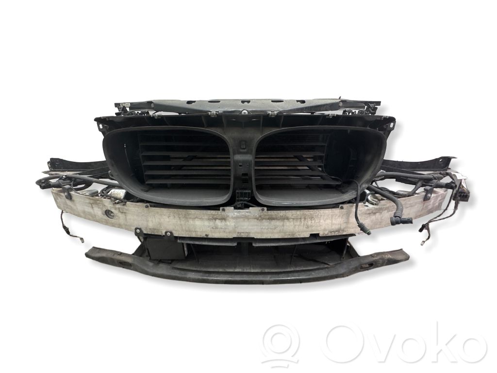 BMW 7 F01 F02 F03 F04 Pas przedni 