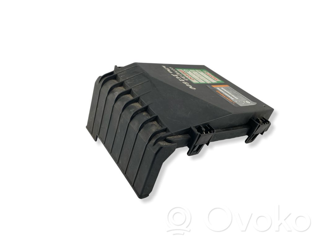 Volkswagen Touran I Tapa de caja de fusibles 