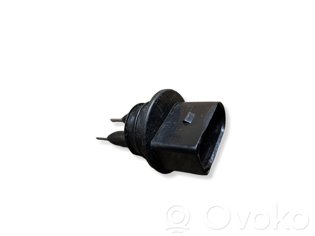 Volkswagen PASSAT B5 Windshield washer fluid level sensor 