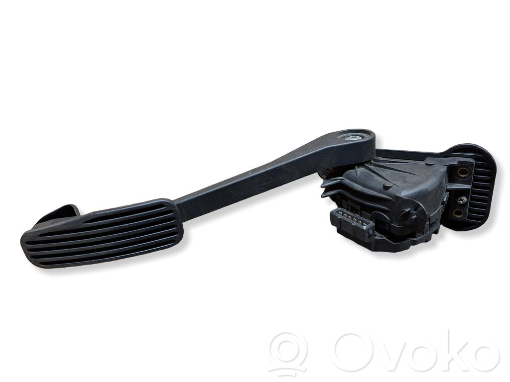 Volvo V70 Akceleratoriaus pedalas 