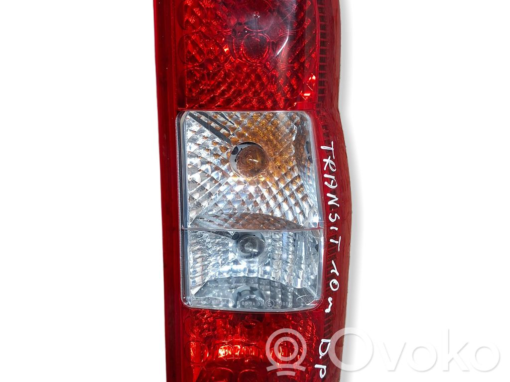 Ford Transit Aizmugurējais lukturis virsbūvē 