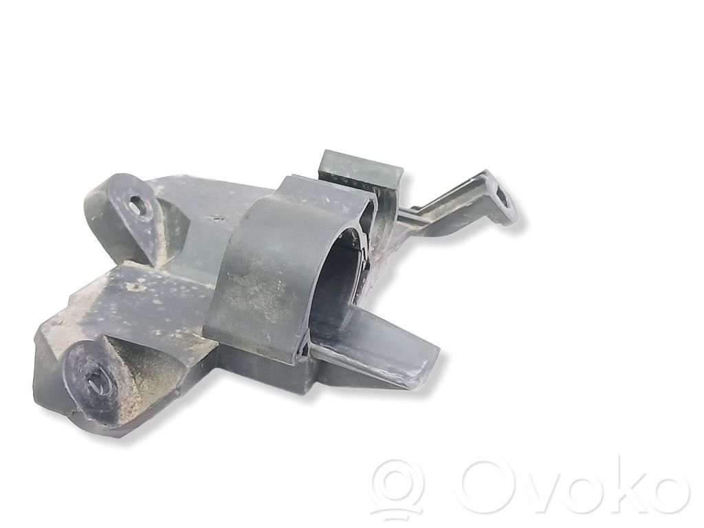 BMW 1 E82 E88 Kita variklio skyriaus detalė 