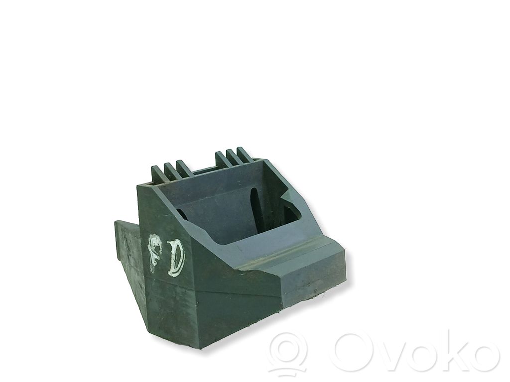 Radiator mount bracket   1436264