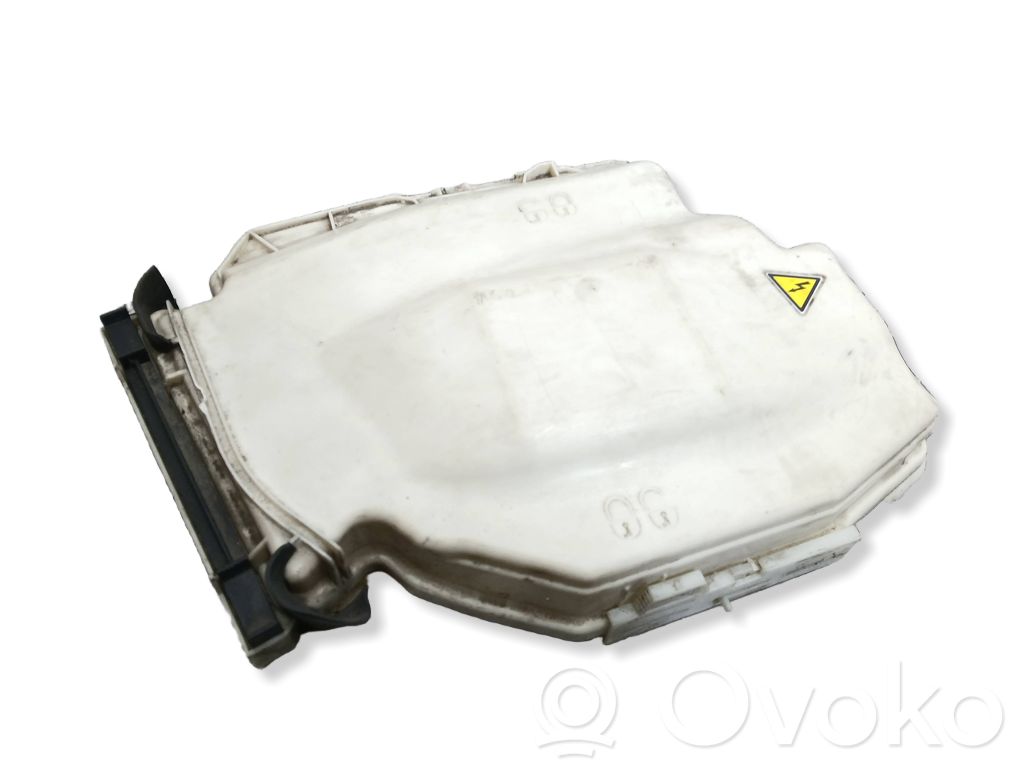 BMW 1 E82 E88 Dangtelis saugiklių dėžės 