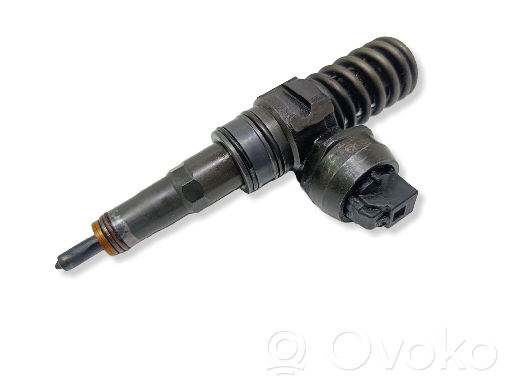 Volkswagen PASSAT B6 Wtryskiwacz paliwa 