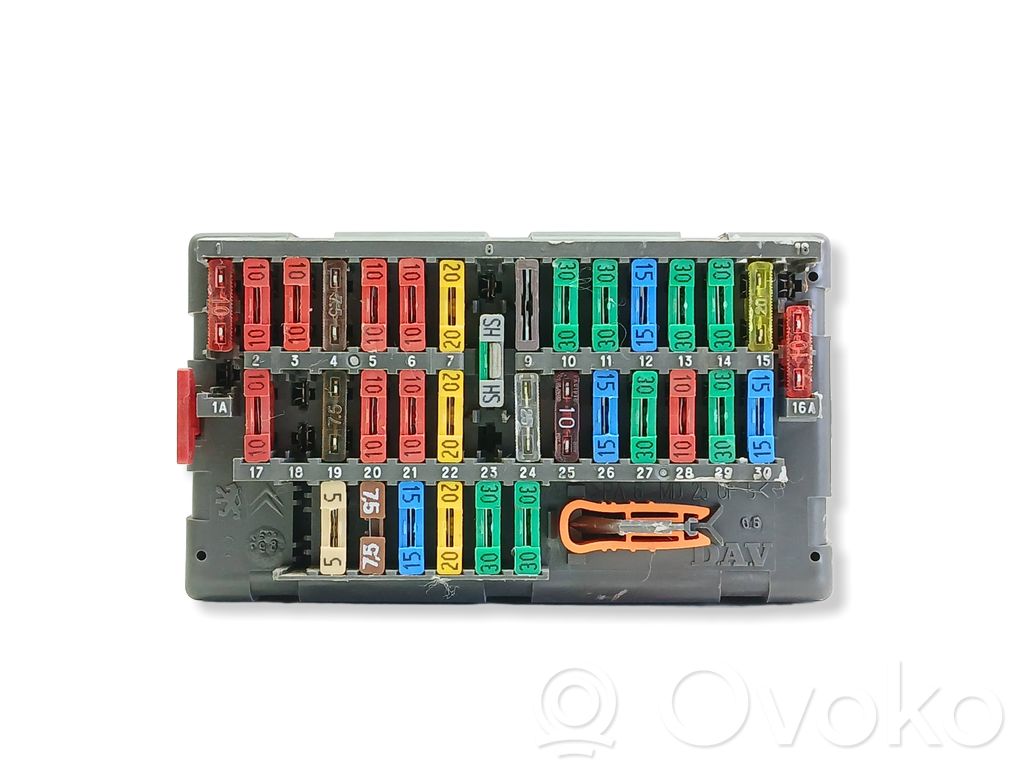 Peugeot 406 Fuse module 