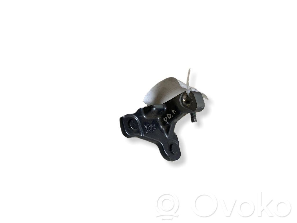 Mercedes-Benz C W205 Front door lower hinge 