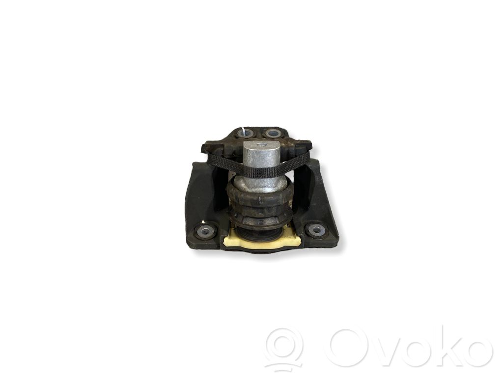 Engine mount bracket   31330588