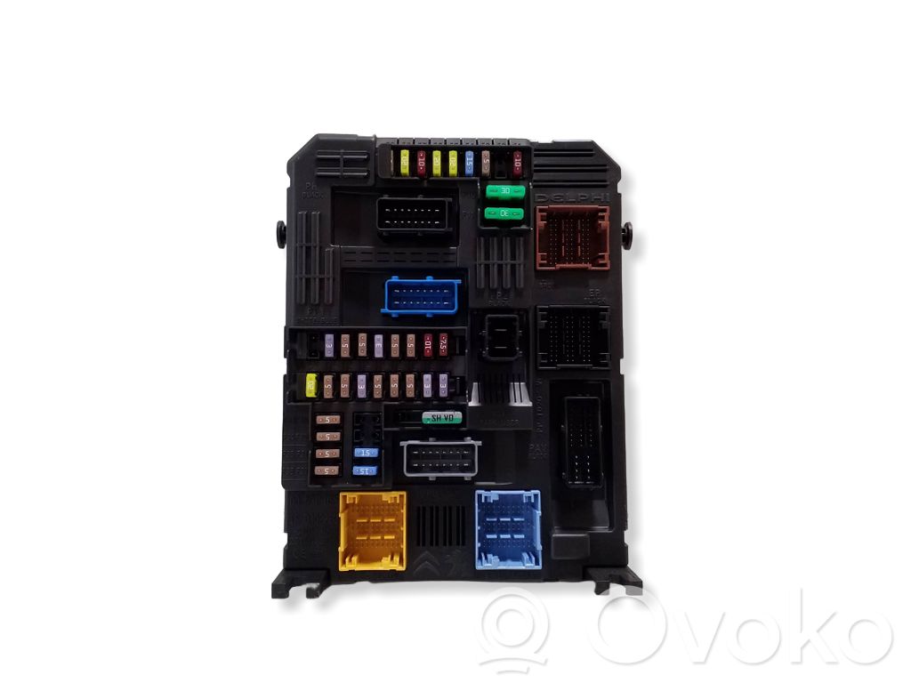 Opel Mokka B Fuse module 