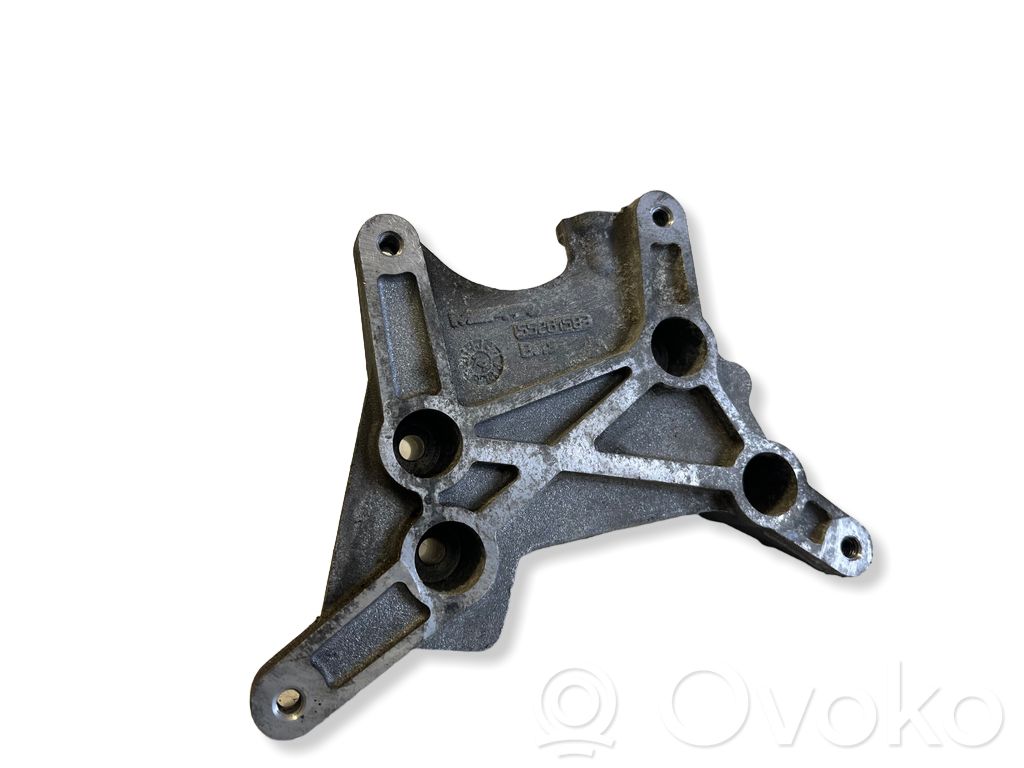 Jeep Cherokee Engine mounting bracket 