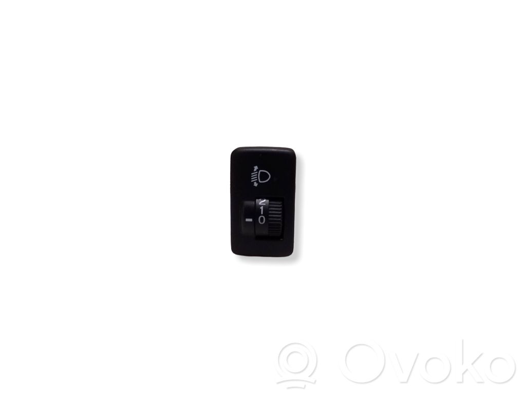 Headlight level height control switch   M37548