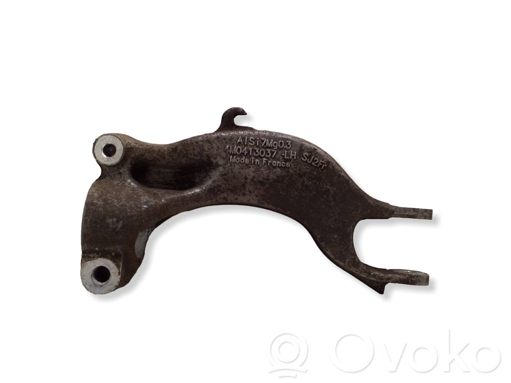 Volkswagen Touareg III Lower shock absorber bracket 