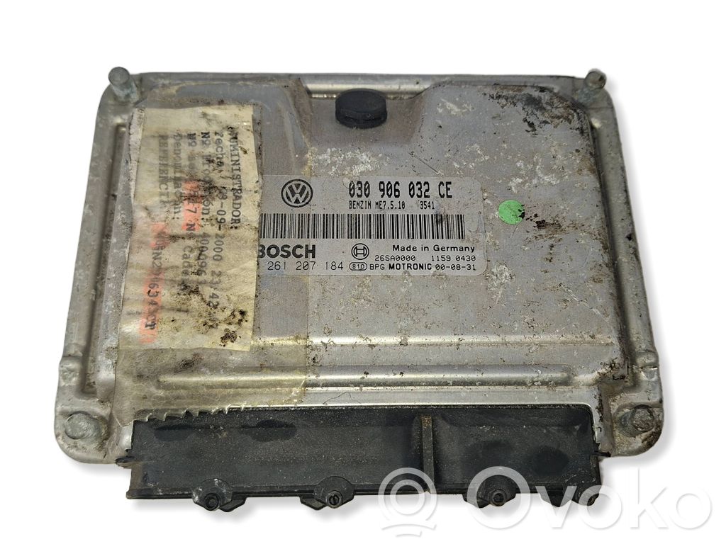 Volkswagen PASSAT B7 Engine control unit/module 