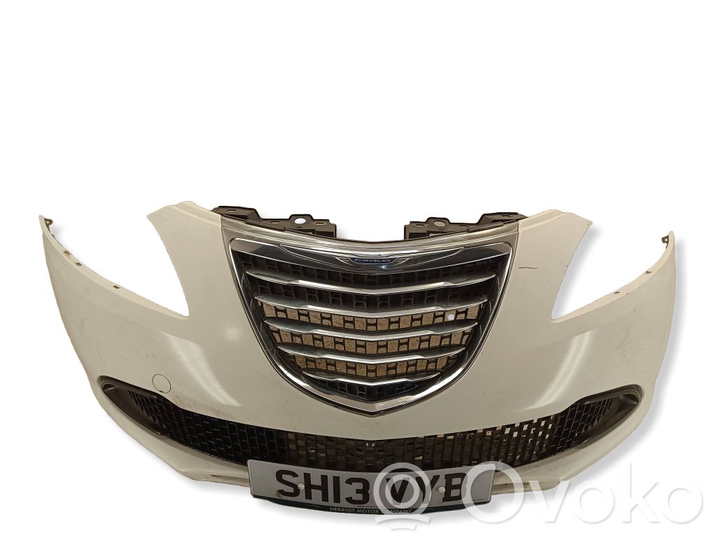 Chrysler Ypsilon Parachoques delantero 
