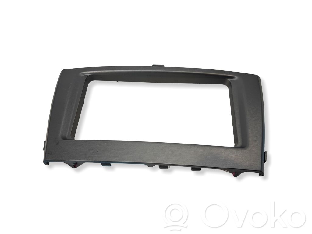 Toyota Avensis T270 Radio/GPS head unit trim 