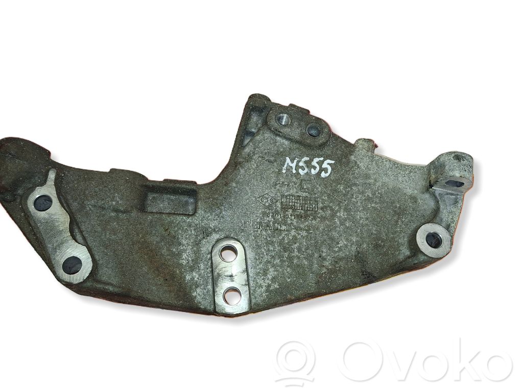 Opel Vivaro Engine mounting bracket 
