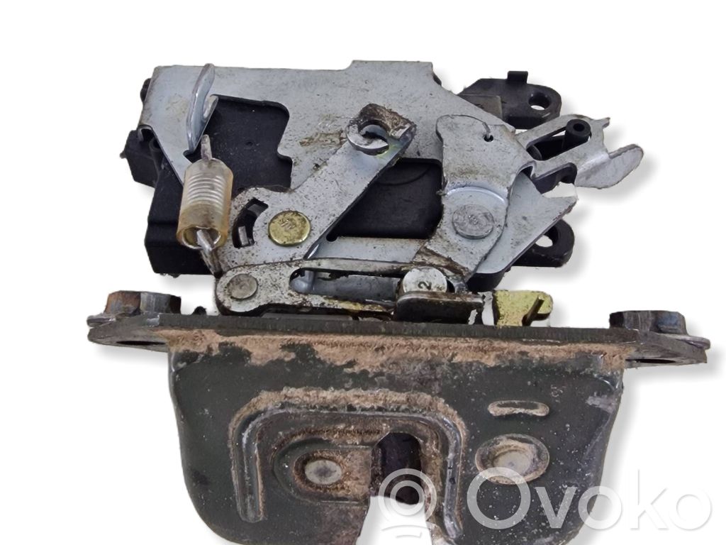 Loading door lock