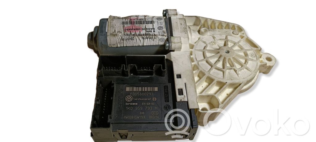 Volkswagen PASSAT B6 Silnik regulatora szyby drzwi przednich 