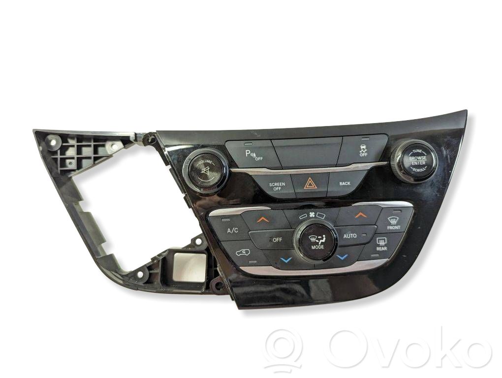 Chrysler Pacifica Climate control unit 