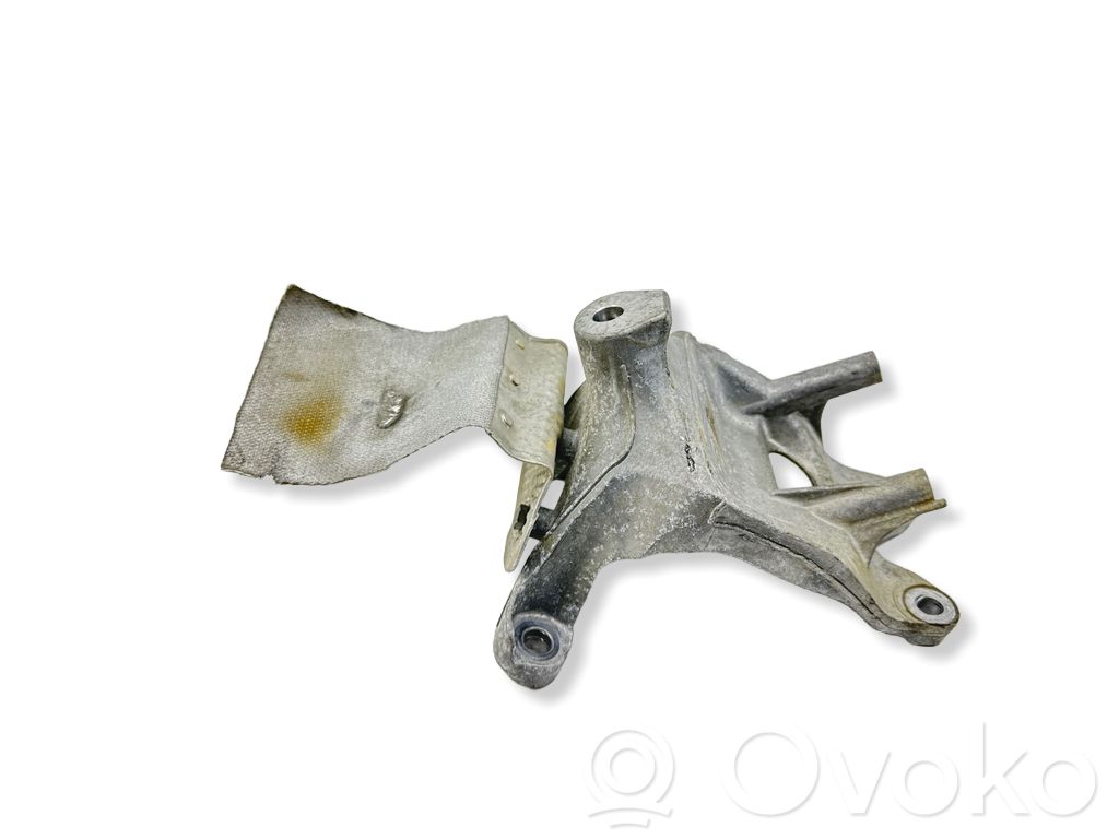 Audi Q7 4M Engine mounting bracket 