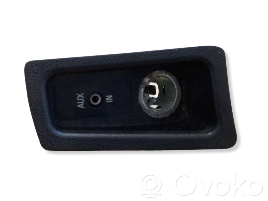 AUX in-socket connector   6930561