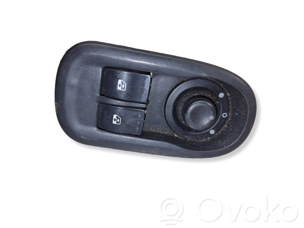 Electric window control switch   8200637849