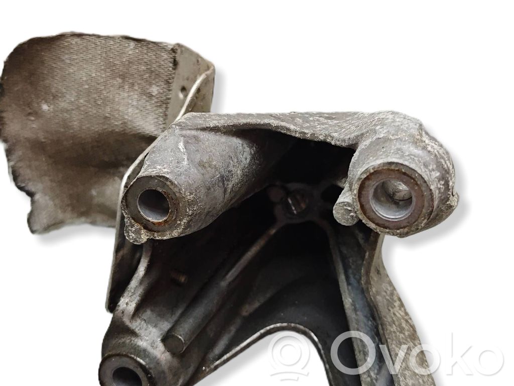 Audi A4 S4 B9 Engine mounting bracket 