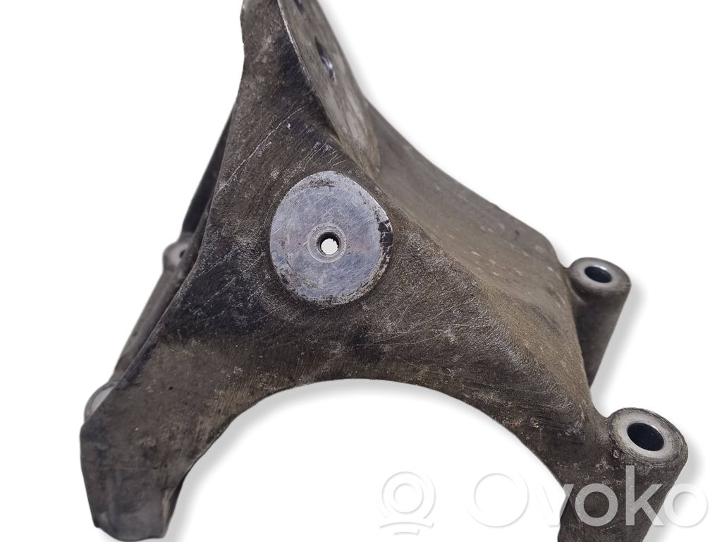 Volkswagen Touareg I Engine mounting bracket 