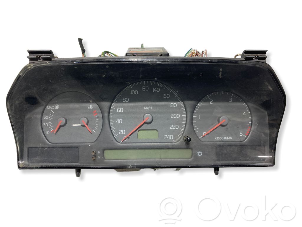 Volvo S70  V70  V70 XC Speedometer (instrument cluster) 