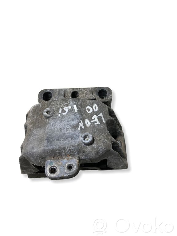 Seat Leon (1M) Engine mount bracket 