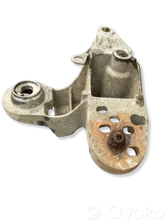 Audi A4 S4 B5 8D Engine mounting bracket 