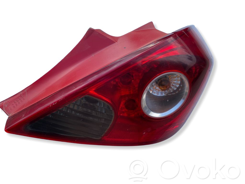 Opel Corsa D Aizmugurējais lukturis virsbūvē 