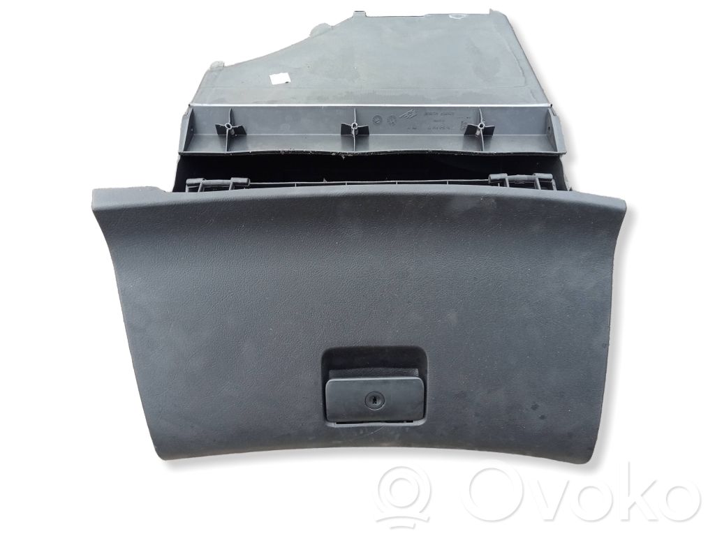 Peugeot 307 Glove box 