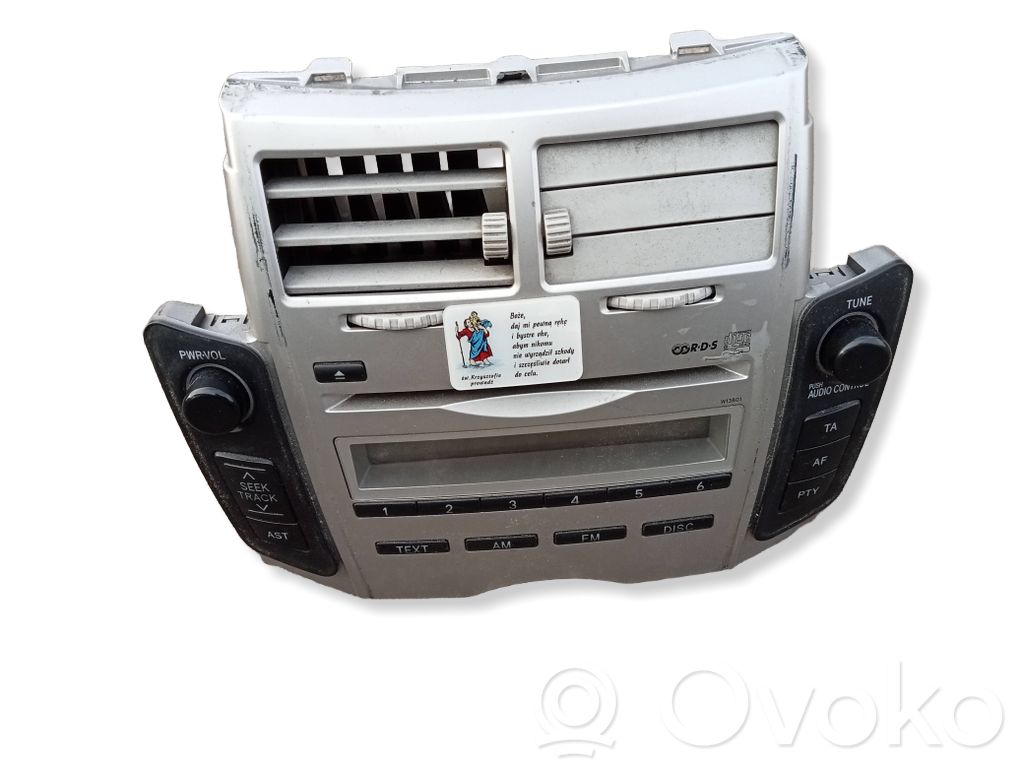 Toyota Yaris Panel / Radioodtwarzacz CD/DVD/GPS 