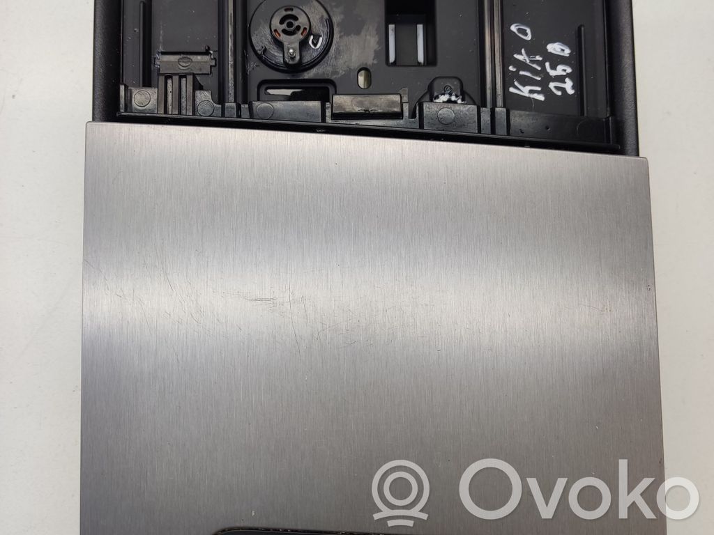 KIA Optima Hansikaslokero 