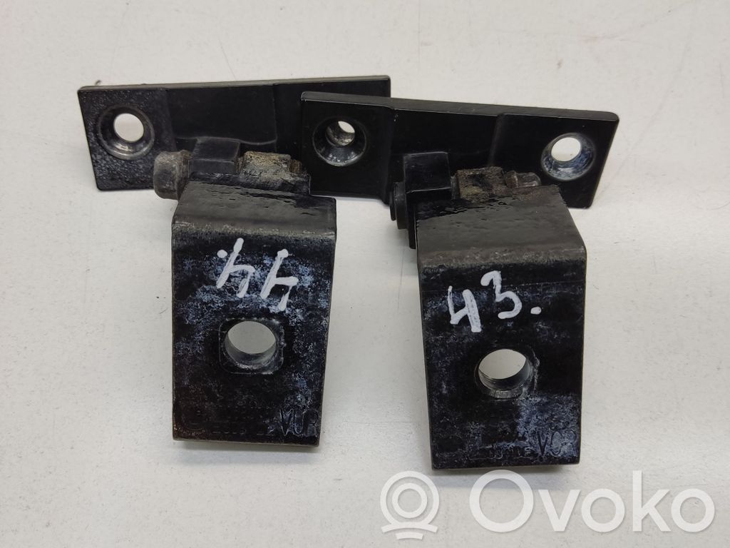 Front door upper hinge   7068078,7068074