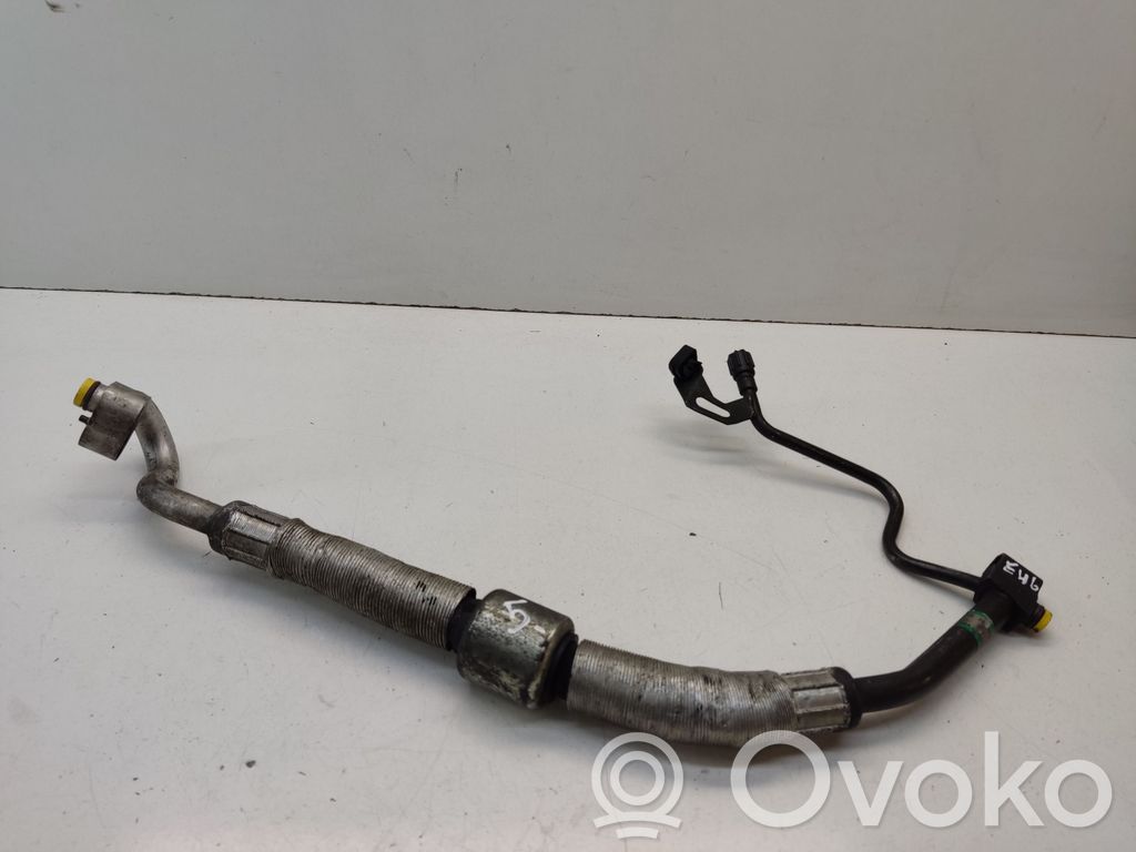BMW 3 E46 Ilmastointilaitteen putki (A/C) 