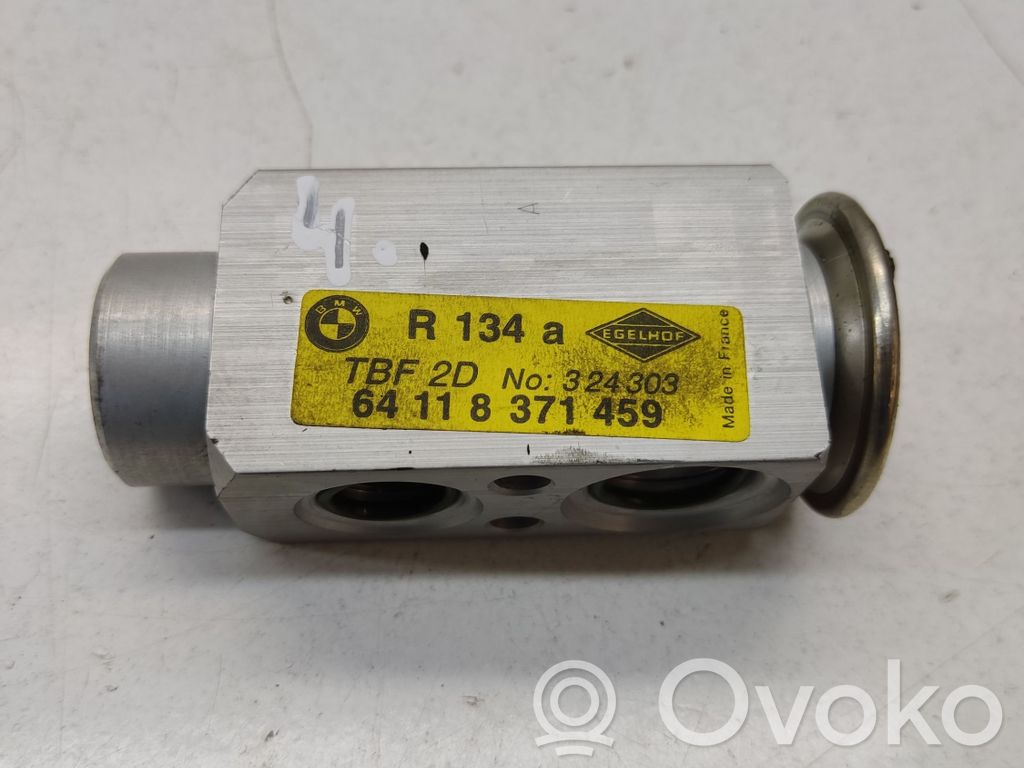 BMW 5 E39 Air conditioning (A/C) expansion valve 