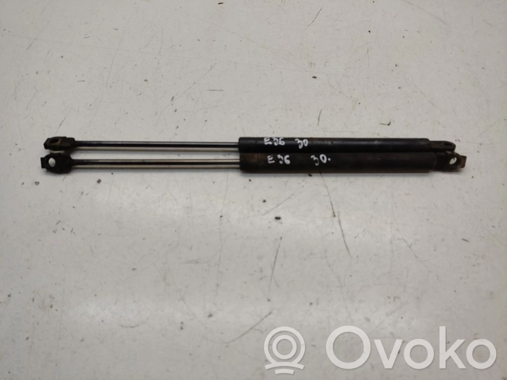 BMW 5 E34 Konepellin kaasujousi 