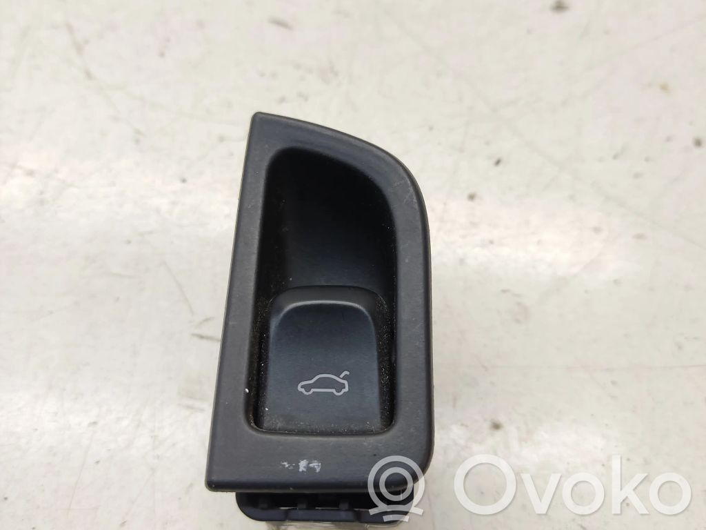 Audi A5 8T 8F Interrupteur d'ouverture de coffre 