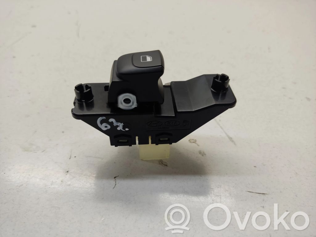 KIA Stonic Electric window control switch 