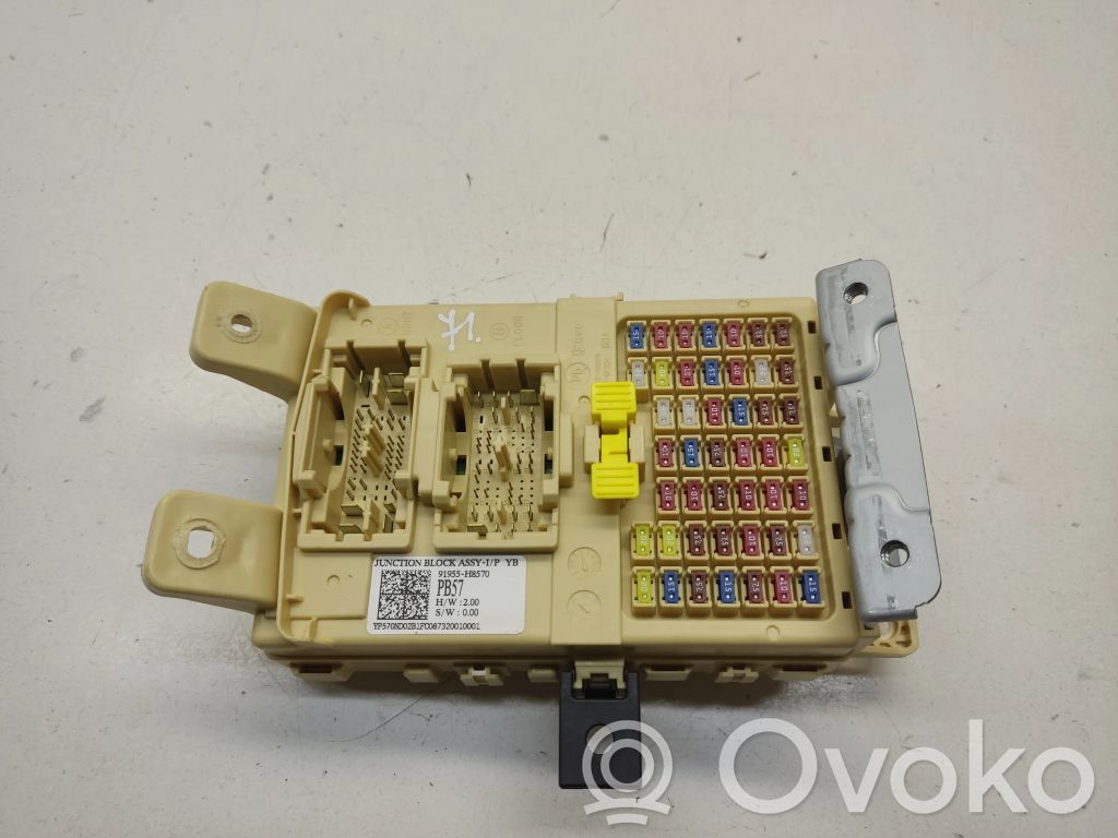 KIA Stonic Fuse module 