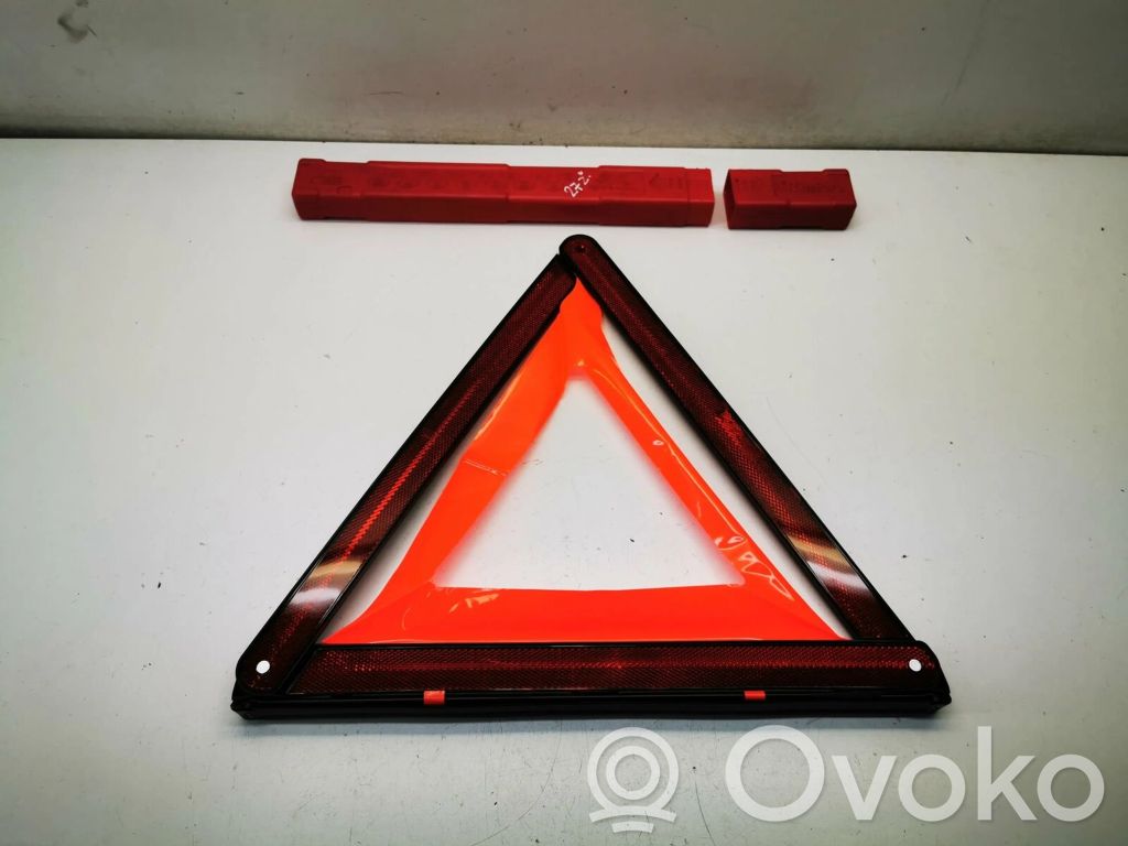 Mercedes-Benz E W212 Emergency warning sign 