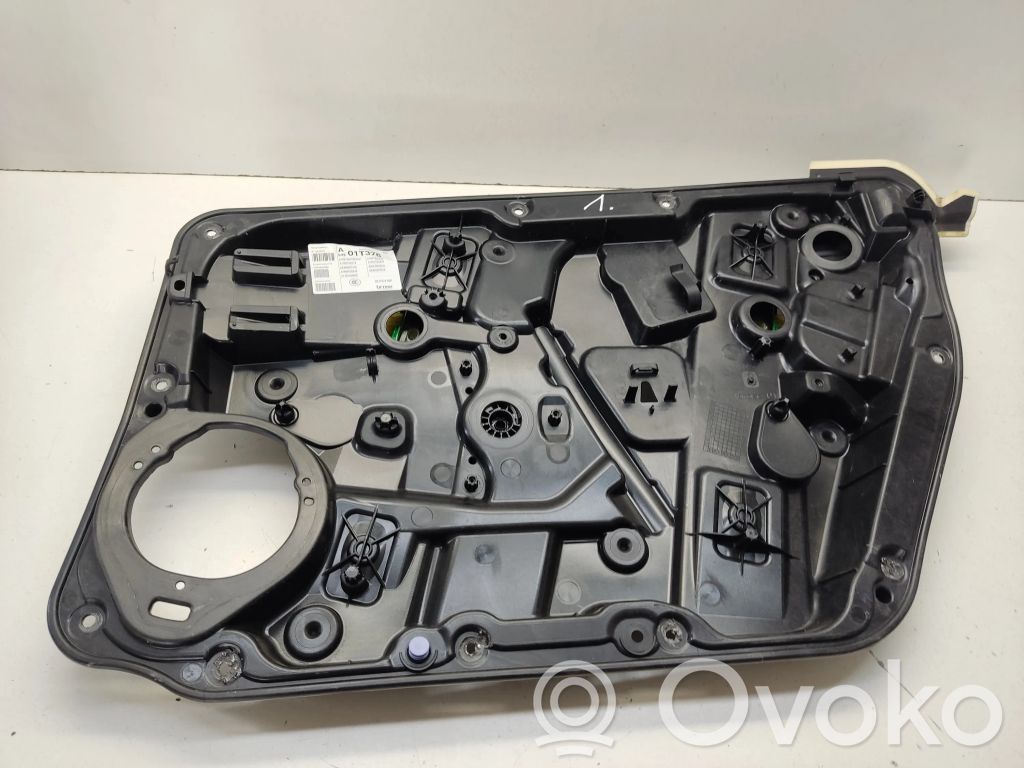 Mercedes-Benz A W176 Mechanizm podnoszenia szyby przedniej bez silnika 